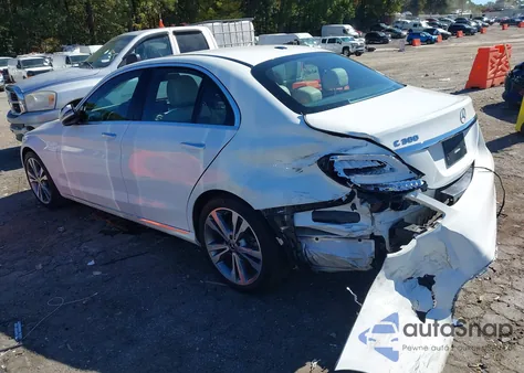 2019 Mercedes-Benz C 300 z USA, uszkodzony, nr VIN WDDWF8DB0KR484663